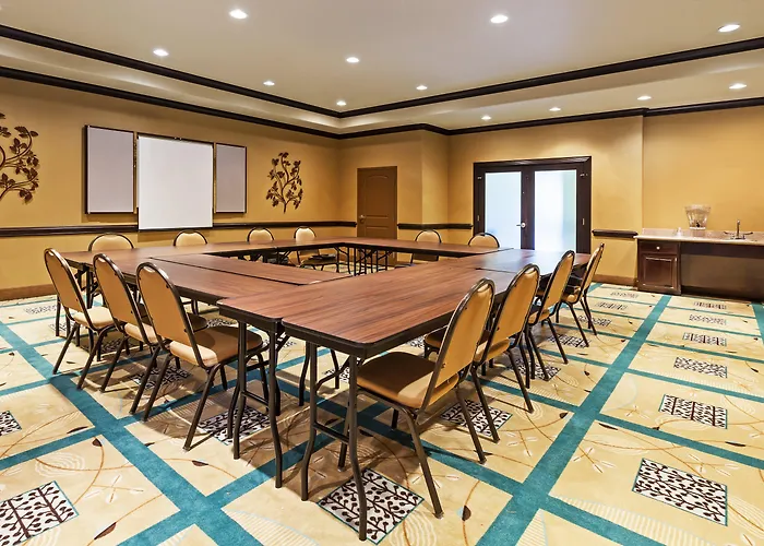 Holiday Inn Express & Suites Victoria, An Ihg Hotel