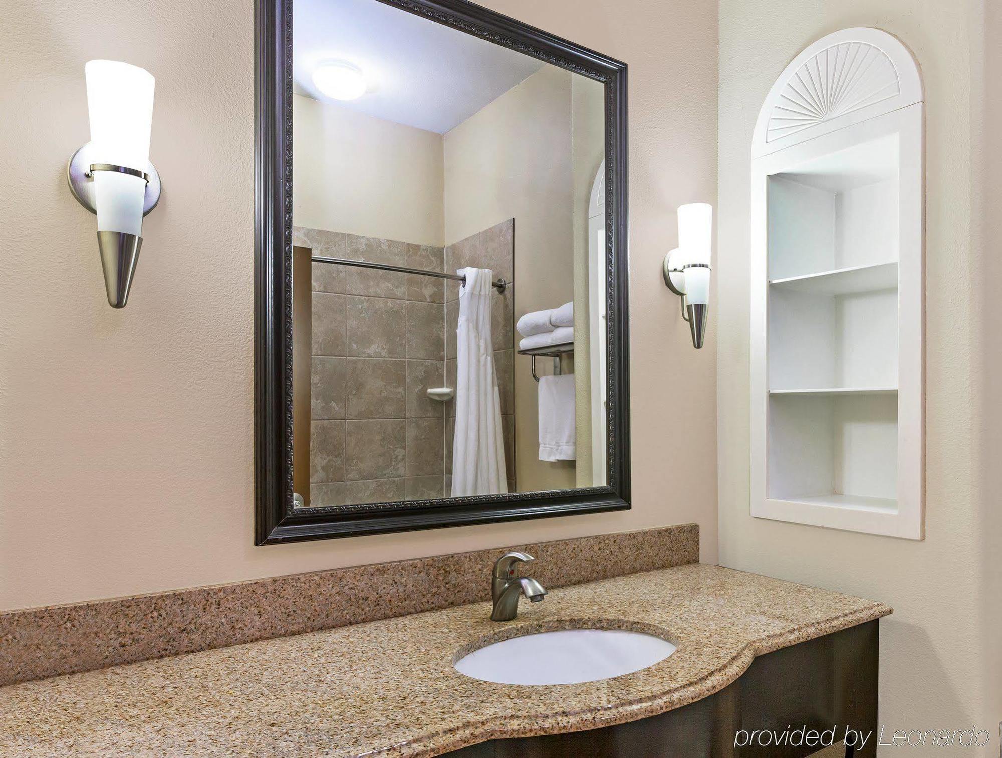 Express & Victoria, An Ihg Hotel 3*